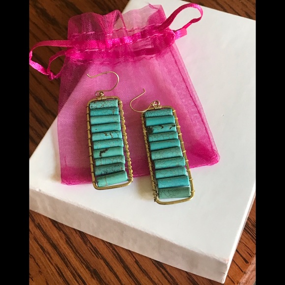 Gorgeous Turquoise Earrings - Picture 1 of 1
